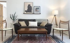 Elegant Apartment In Historic Center Of Tournon